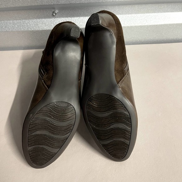 Impo Women's Mink Brown Vegan Leather Faux Suede Neena Ankle Bootie - Size 9M - Picture 8 of 8